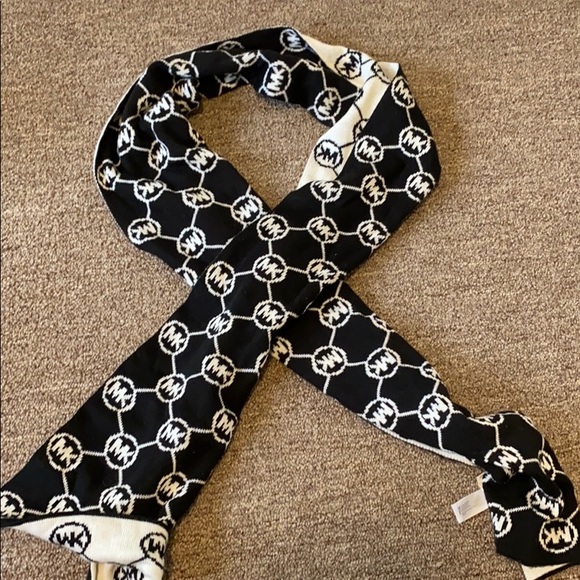 Michael Kors Scarf - Picture 1 of 2